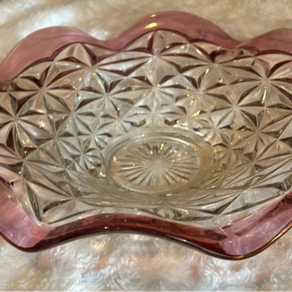 Vintage Diamond Cut Scalloped Rose Trimmed Serving/Display Platter - Picture 2 of 4